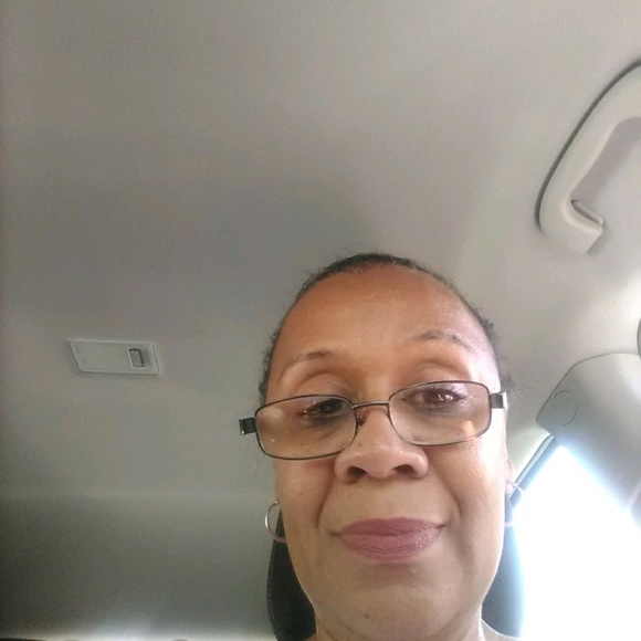 Profile Picture of Rosalind Barrett-scott (@rosalindbarr) on Poshmark