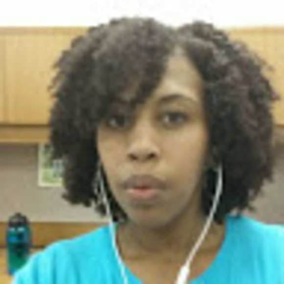 Profile Picture of Candice Roper (@candiceroper) on Poshmark