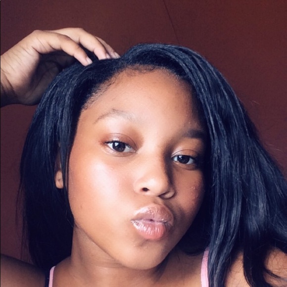 Profile Picture of Raniya Bacote (@niyabacote) on Poshmark