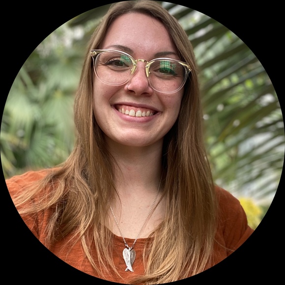 Samantha Mineau - Poshmark Profile Picture of Samantha Mineau (@samimineau) on Poshmark