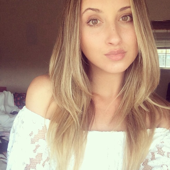 Profile Picture of Ivy Knight (@ivyaariel) on Poshmark