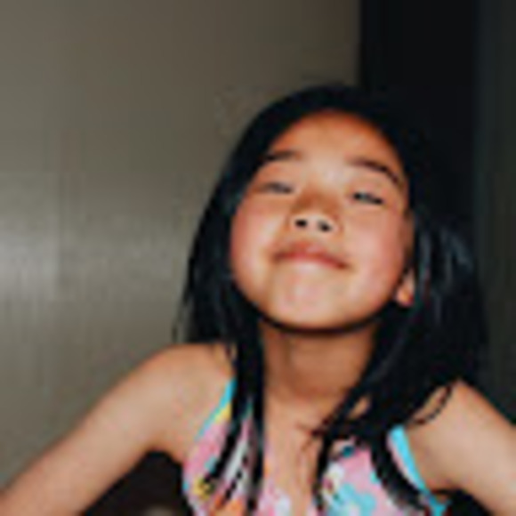 Profile Picture of Alice Feng (@alicefeng458) on Poshmark