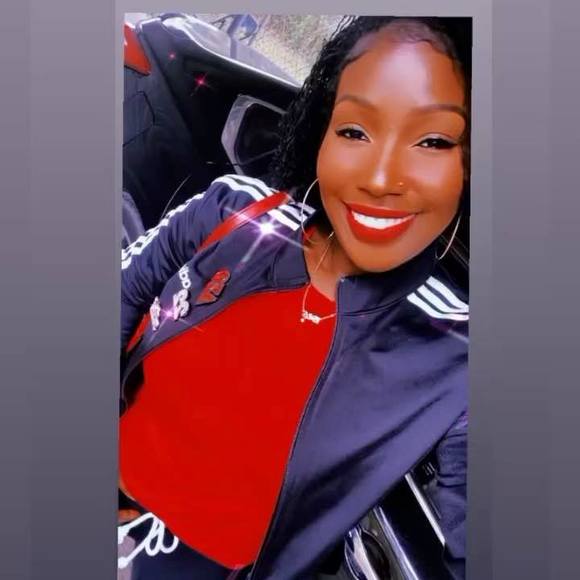 Profile Picture of Yaminah Stribling (@stribling_y) on Poshmark