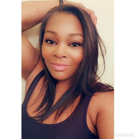 Profile Picture of Atavia Brown (@ataviab) on Poshmark