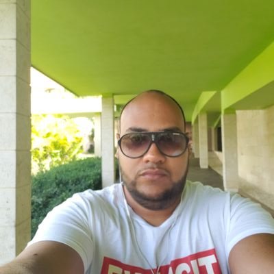 Profile Picture of Nelson Luna (@social_outlier) on Twitter