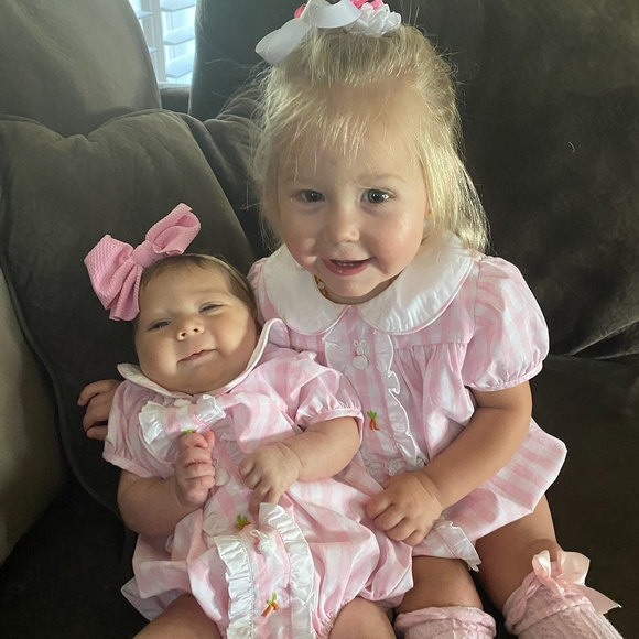 Profile Picture of Renee Nickolson (@nickolsonrenee) on Poshmark