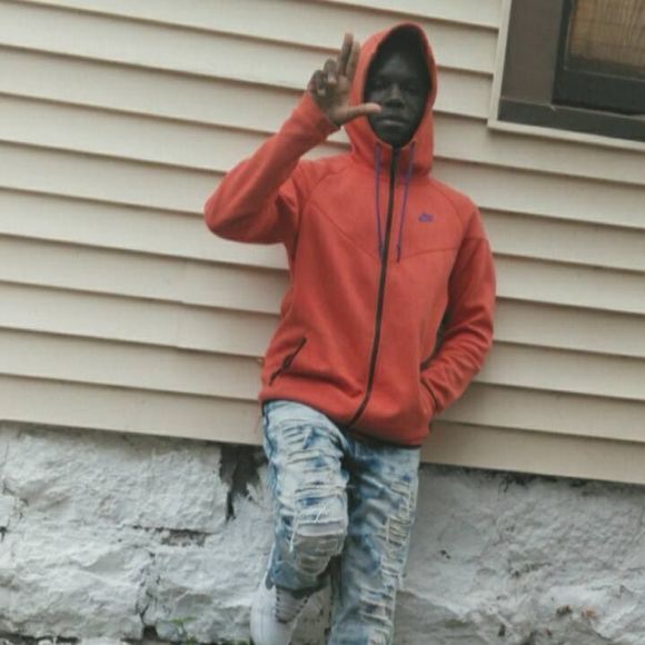 Profile Picture of Robert Chamberlain (@lilb1223) on Poshmark