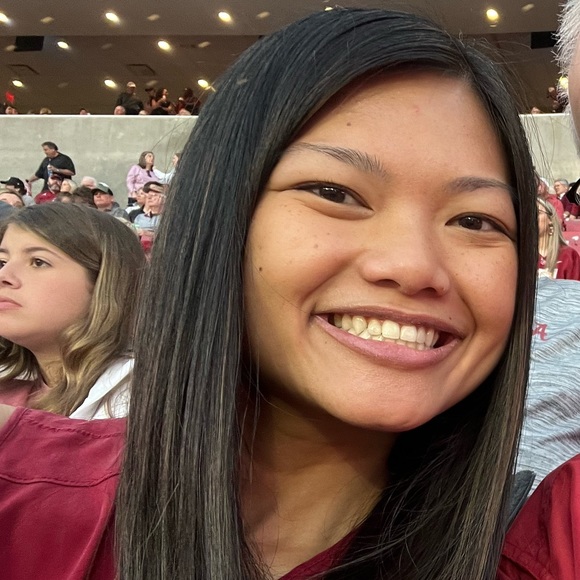 Profile Picture of Zoe Hatch (@zoehatch1) on Poshmark
