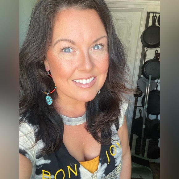 Profile Picture of Stephanie Sumrall ayers (@jaynesu) on Poshmark