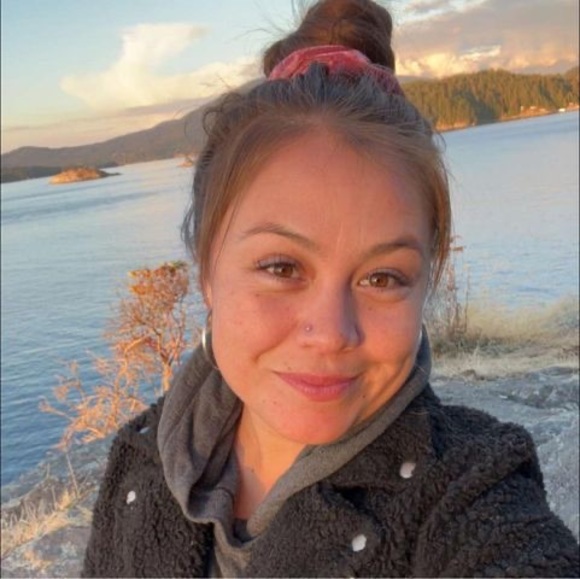 Profile Picture of Stephanie Joe (@steph_joe_12) on Poshmark