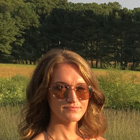 Profile Picture of Jacqueline Gehrt (@jmoonz) on Poshmark