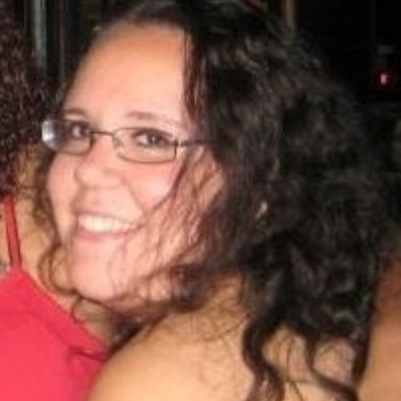 Profile Picture of Linda Berardelli (@lberarde) on Poshmark