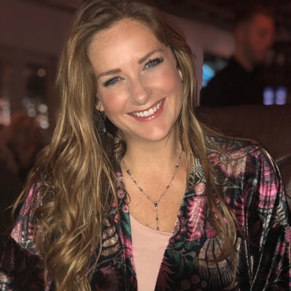 Profile Picture of Kayla Hartzog (@khartz8) on Poshmark