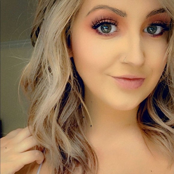 Profile Picture of Sierra Maxie (@sierra_maxie) on Poshmark