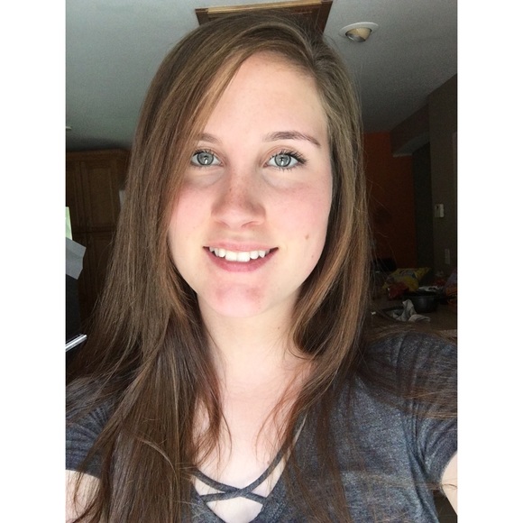 Amanda Bratton - Poshmark Profile Picture of Amanda Bratton (@abrattonn) on Poshmark