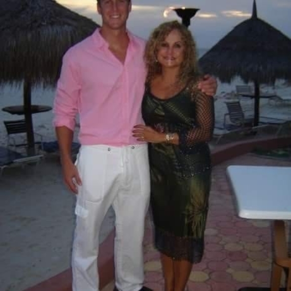 Profile Picture of Amalia Alvarez (@aalvarezgator) on Poshmark