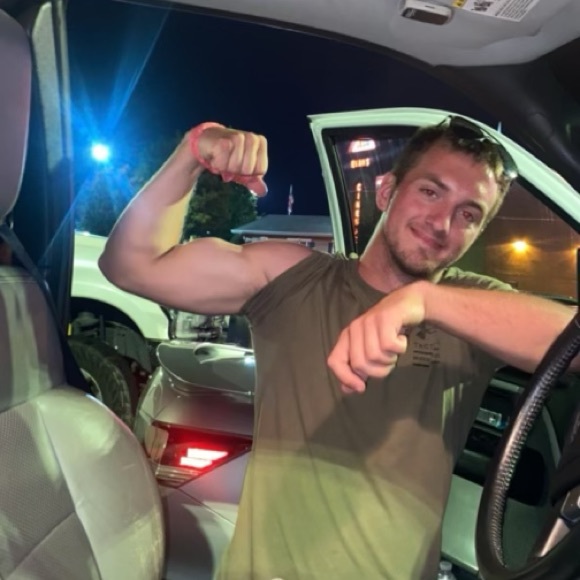 Profile Picture of Erik Baker (@erikwithaks) on Poshmark