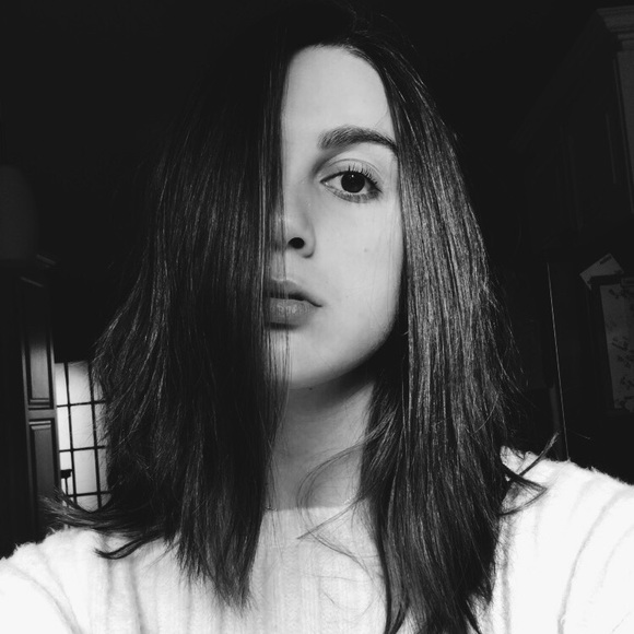 Profile Picture of Audrey Pearson (@audreyypearsonn) on Poshmark