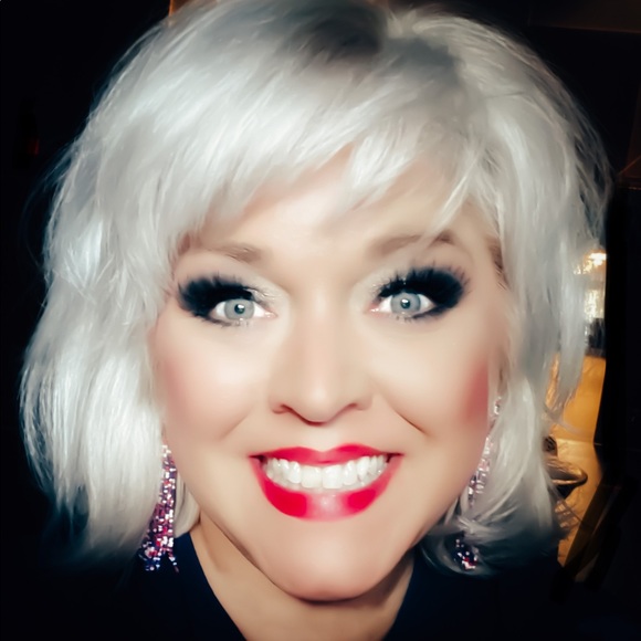 Profile Picture of Tamara Lexow (@tamara_lexow) on Poshmark