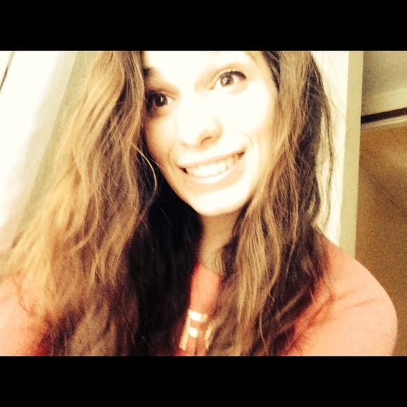 Profile Picture of Marinna Frewin (@marinna_frewin) on Poshmark