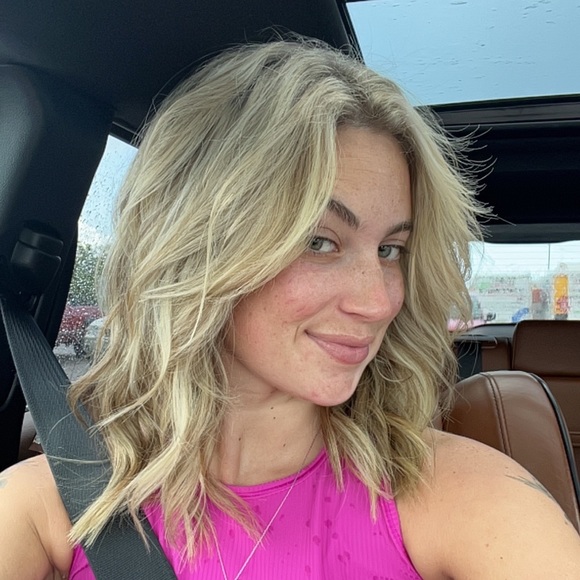 Profile Picture of Sophia Tavolacci (@sophtavo) on Poshmark