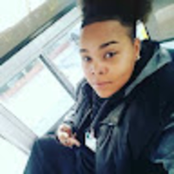 Profile Picture of Cierra Hodges (@dawhyzon3) on Poshmark