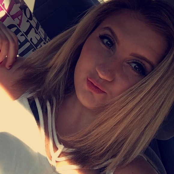 Profile Picture of Lauren Trythall (@laurentrythall) on Poshmark