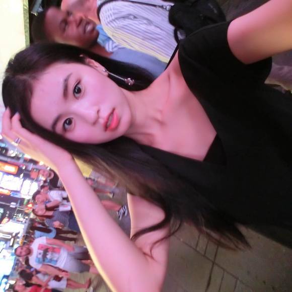 Profile Picture of Zoey Zhang (@mikiyting) on Poshmark