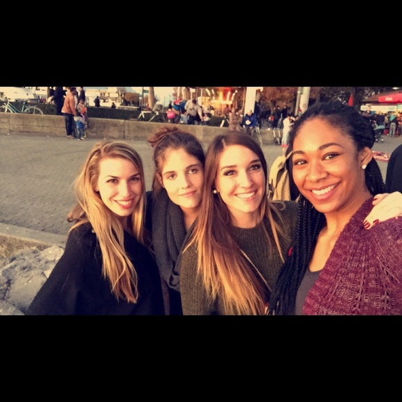 Profile Picture of Sheronne Vails (@sheronnev) on Poshmark