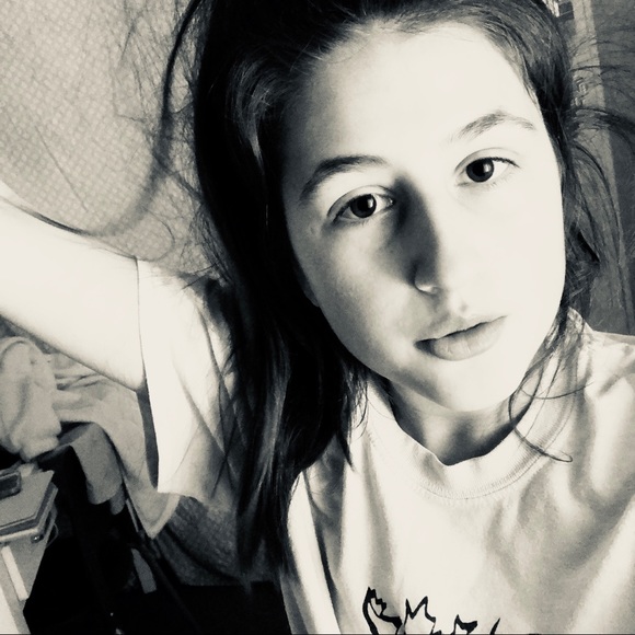 Profile Picture of Juliana Bertucci (@julianarenee04) on Poshmark