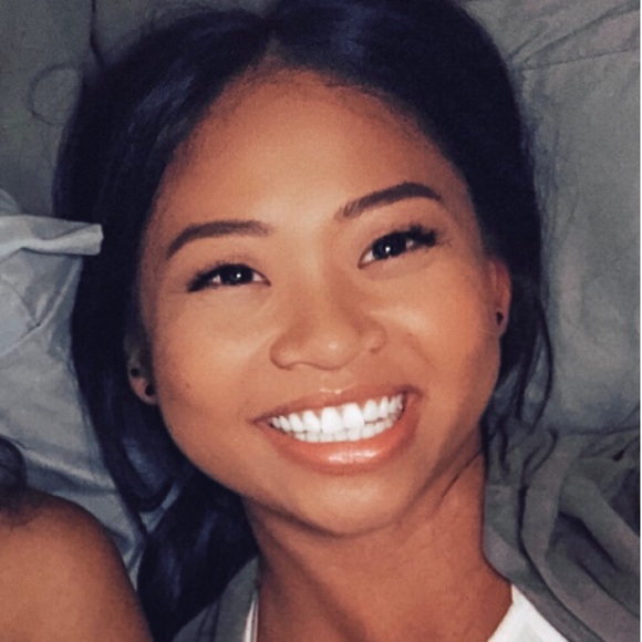 Profile Picture of Stephanie Pollack (@stephaniehayan) on Poshmark