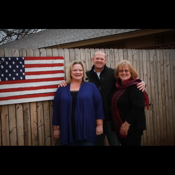 Profile Picture of Debra Knight (@dgknight) on Poshmark