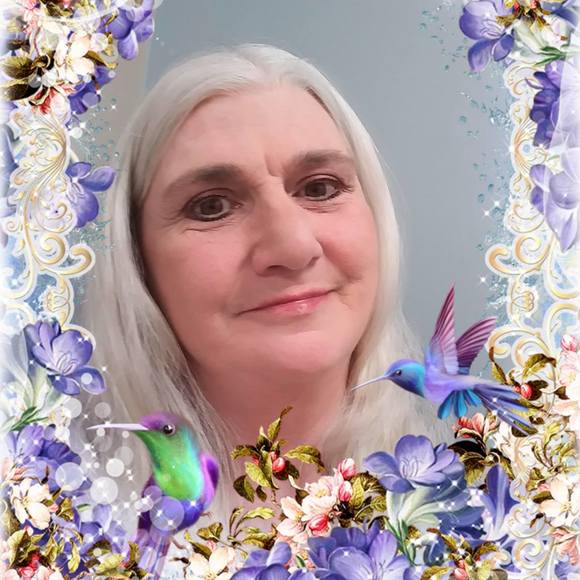 Profile Picture of Becky Tapley (@beckytapley) on Poshmark