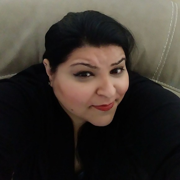 Profile Picture of Sandra Marks (@sandramarks733) on Poshmark