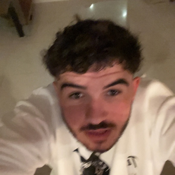 Profile Picture of Enzo Baverey (@enzobaverey) on Poshmark