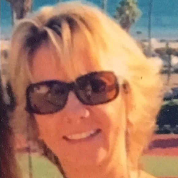 Profile Picture of Debbie Lakey (@millynme) on Poshmark