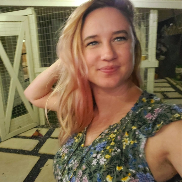 Profile Picture of Jacquelin Presswood (@jpresswood) on Poshmark
