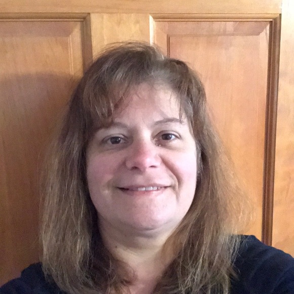 Dawn Raposa - Poshmark Profile Picture of Dawn Raposa (@qweeen18) on Poshmark