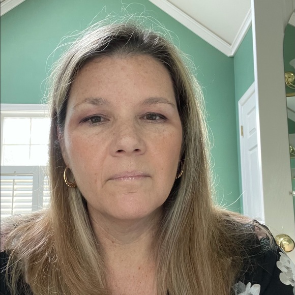 Profile Picture of Kimberley Anchell (@kanchell) on Poshmark