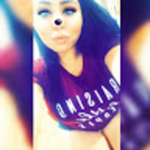 Profile Picture of Marlene Vee (@marlene_vee909) on Poshmark