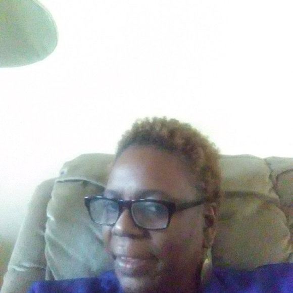 Profile Picture of Jennifer Mcquiller (@low2shop2) on Poshmark