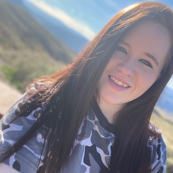 Rebecca Raidline - Poshmark Profile Picture of Rebecca Raidline (@beccakaye2716) on Poshmark