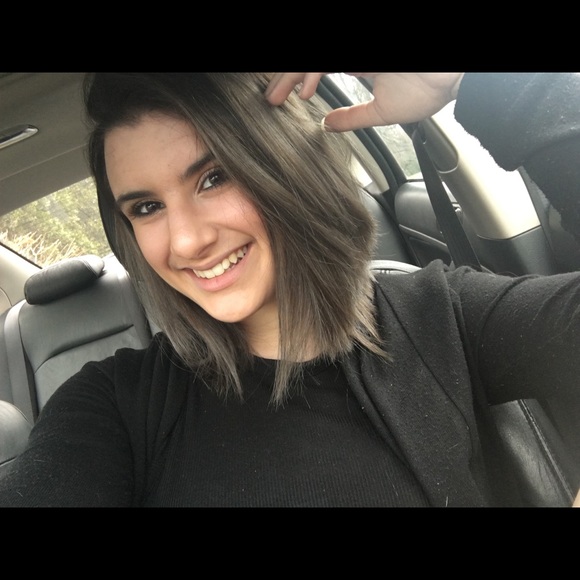 Profile Picture of Gianna Bottone (@gmbmarie3) on Poshmark