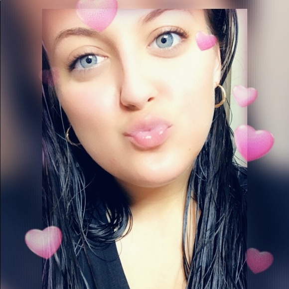 Profile Picture of Katelynn Kilbarger (@katelynn_kmk) on Poshmark