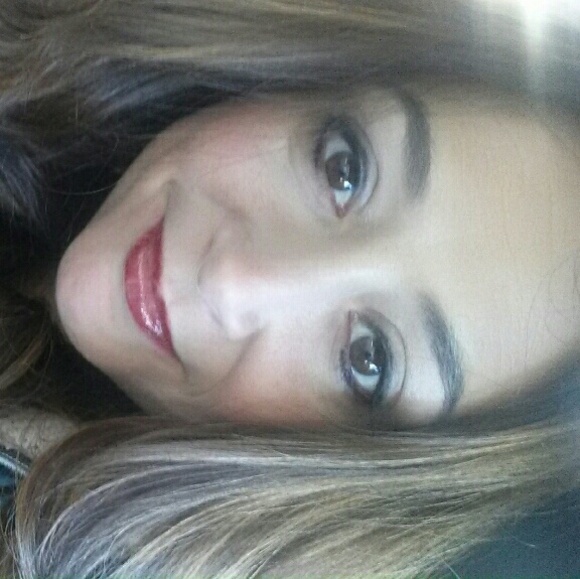 Profile Picture of Justine Nimmer (@jnbakes123) on Poshmark