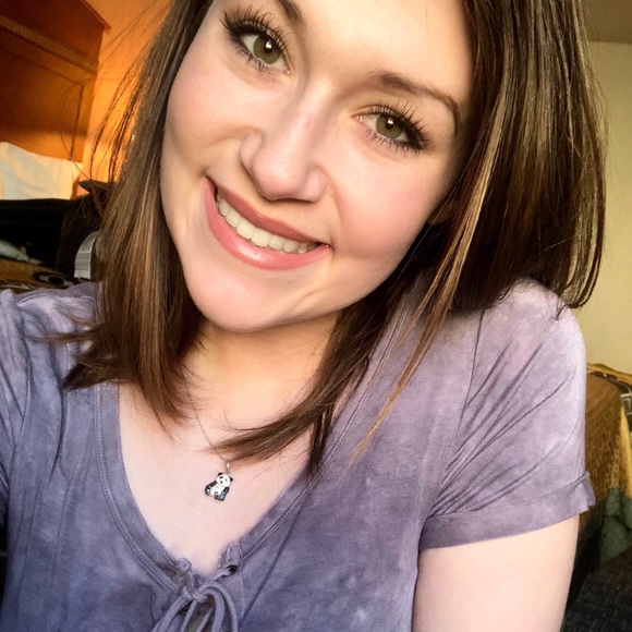 Profile Picture of Jaycee B (@jaycb7) on Poshmark