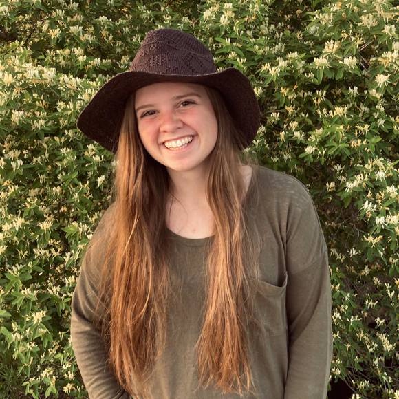 Profile Picture of Rayna Becker (@rbeck440) on Poshmark