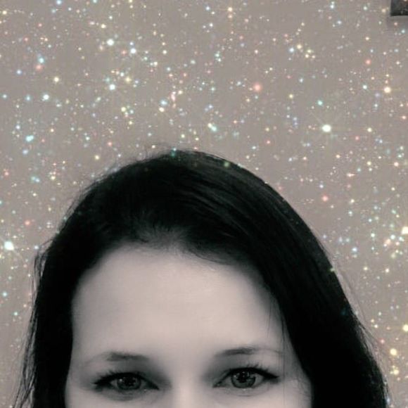Profile Picture of Jessica Alexander (@jessacolarenee) on Poshmark
