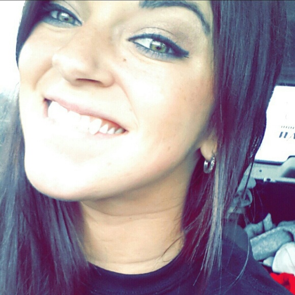 Profile Picture of Mel Gates (@melgates8) on Poshmark