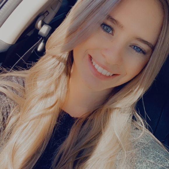 Profile Picture of Karlee Fatone (@karleefatone) on Poshmark